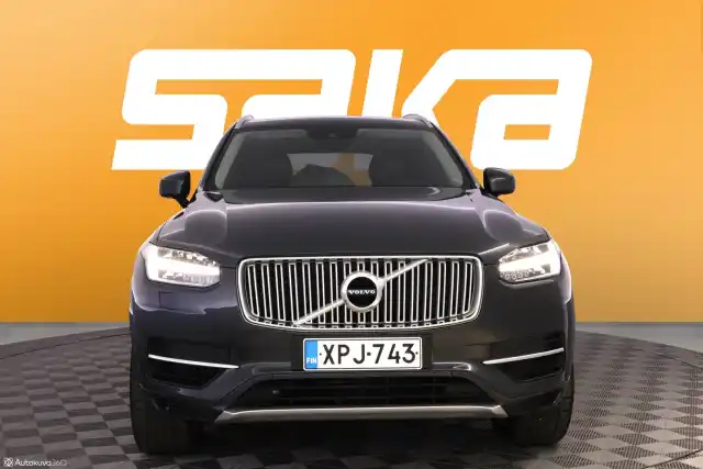 Harmaa Tila-auto, Volvo XC90 – XPJ-743