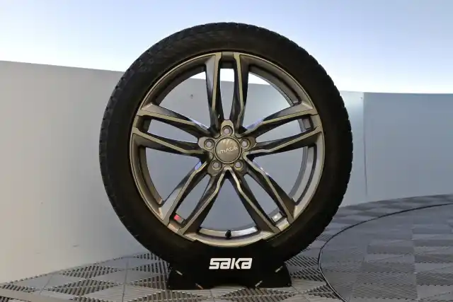 Harmaa Tila-auto, Volvo XC90 – XPJ-743