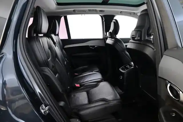 Harmaa Tila-auto, Volvo XC90 – XPJ-743