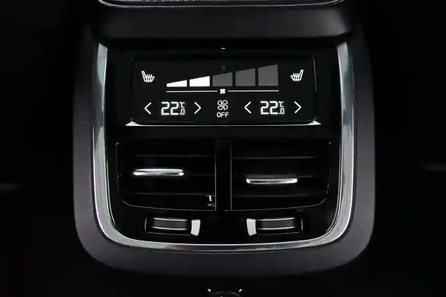 Harmaa Tila-auto, Volvo XC90 – XPJ-743