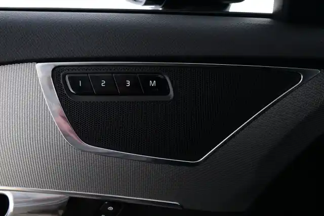 Harmaa Tila-auto, Volvo XC90 – XPJ-743