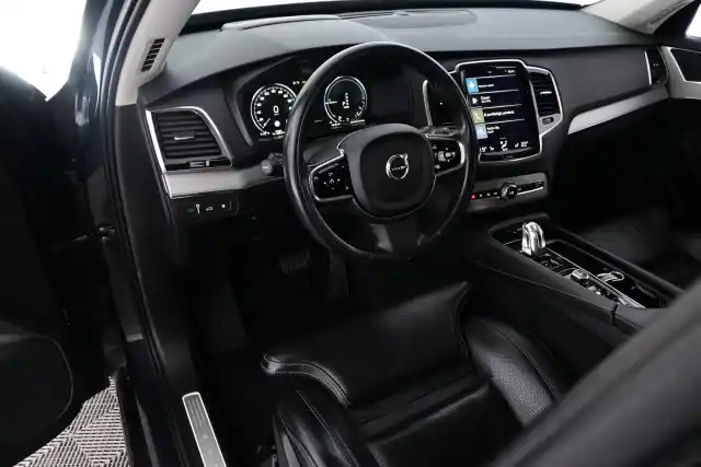 Harmaa Tila-auto, Volvo XC90 – XPJ-743