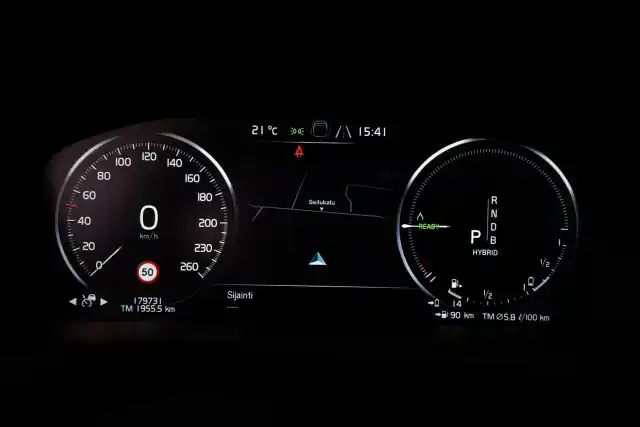 Harmaa Tila-auto, Volvo XC90 – XPJ-743