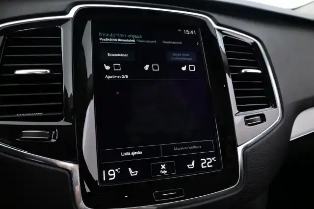 Harmaa Tila-auto, Volvo XC90 – XPJ-743