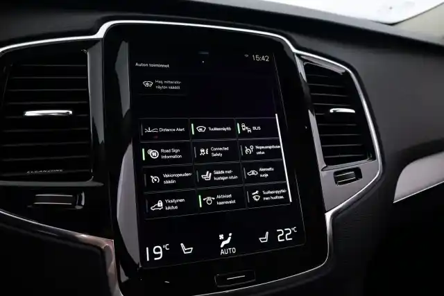 Harmaa Tila-auto, Volvo XC90 – XPJ-743