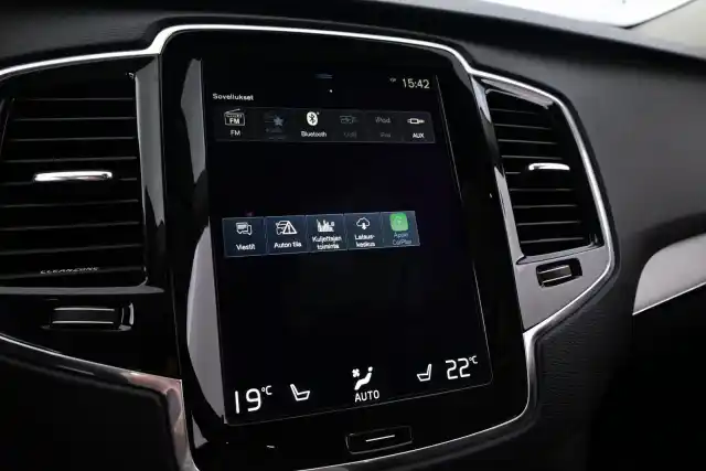 Harmaa Tila-auto, Volvo XC90 – XPJ-743