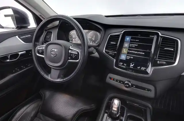 Harmaa Tila-auto, Volvo XC90 – XPJ-743