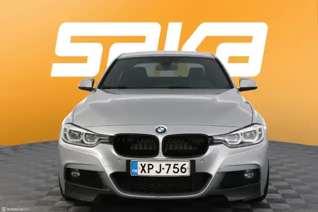 Hopea Sedan, BMW 330 – XPJ-756