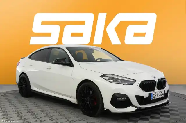 Valkoinen Sedan, BMW 218 – XPK-394