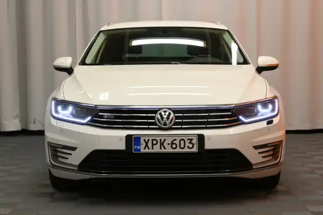 Valkoinen Farmari, Volkswagen Passat – XPK-603