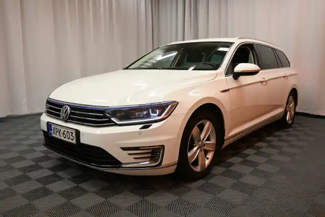 Valkoinen Farmari, Volkswagen Passat – XPK-603