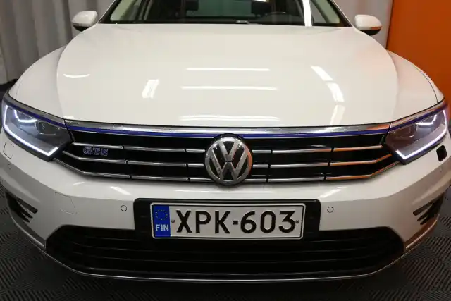 Valkoinen Farmari, Volkswagen Passat – XPK-603