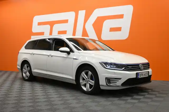 Valkoinen Farmari, Volkswagen Passat – XPK-603