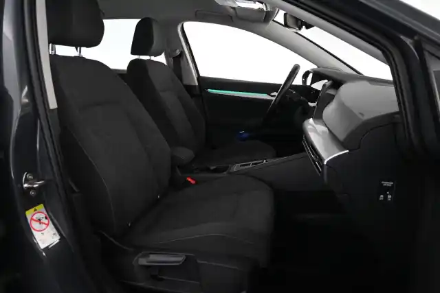 Harmaa Farmari, Volkswagen Golf – XPL-101