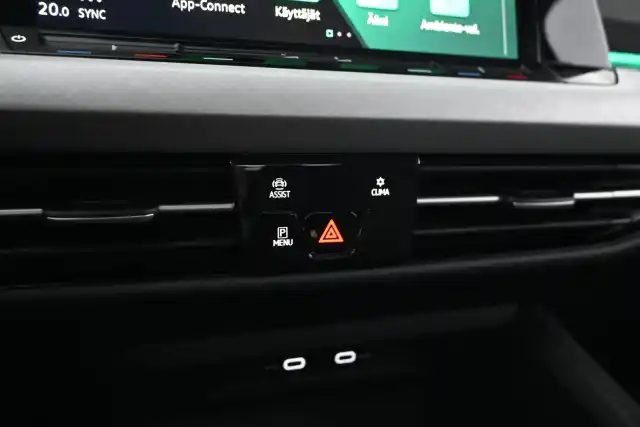 Harmaa Farmari, Volkswagen Golf – XPL-101