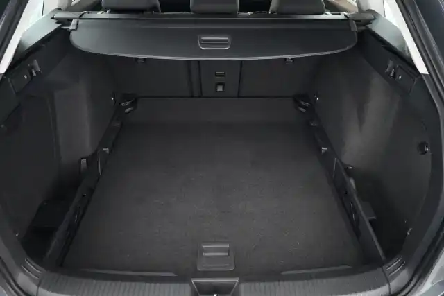 Harmaa Farmari, Volkswagen Golf – XPL-101