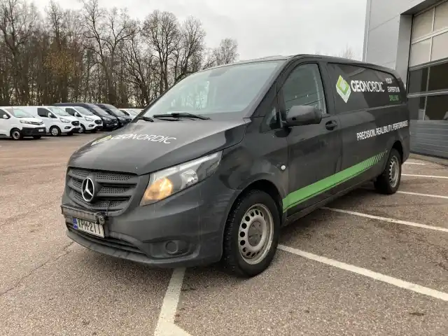 Valkoinen Pakettiauto, Mercedes-Benz Vito – XPM-211