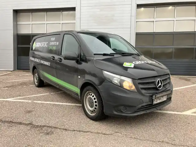 Valkoinen Pakettiauto, Mercedes-Benz Vito – XPM-211