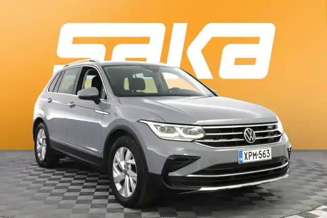 Harmaa Maastoauto, Volkswagen Tiguan – XPM-563