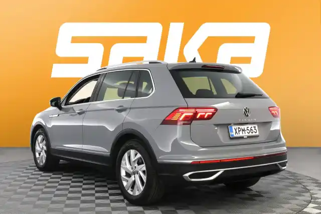 Harmaa Maastoauto, Volkswagen Tiguan – XPM-563