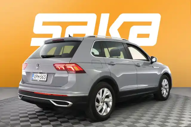 Harmaa Maastoauto, Volkswagen Tiguan – XPM-563