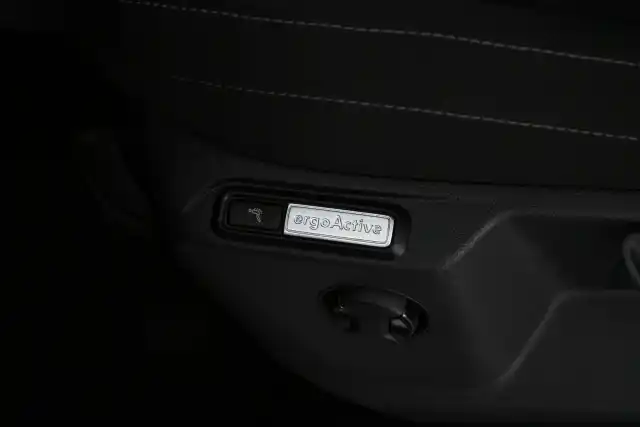 Harmaa Maastoauto, Volkswagen Tiguan – XPM-563
