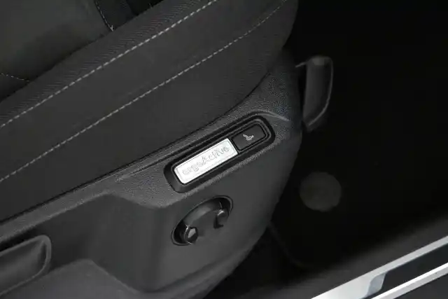 Harmaa Maastoauto, Volkswagen Tiguan – XPM-563