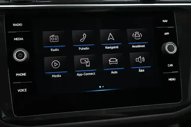 Harmaa Maastoauto, Volkswagen Tiguan – XPM-563