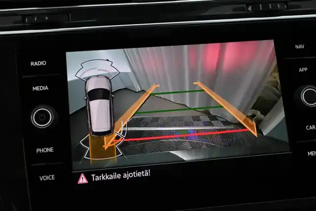 Harmaa Maastoauto, Volkswagen Tiguan – XPM-563