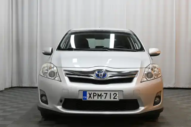 Harmaa Viistoperä, Toyota Auris – XPM-712