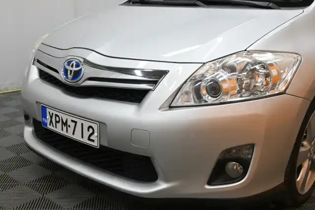 Harmaa Viistoperä, Toyota Auris – XPM-712