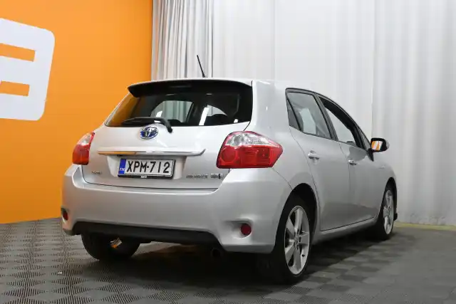 Harmaa Viistoperä, Toyota Auris – XPM-712