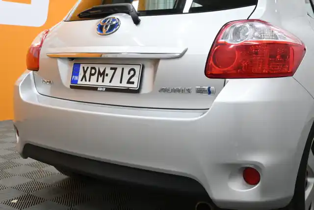 Harmaa Viistoperä, Toyota Auris – XPM-712