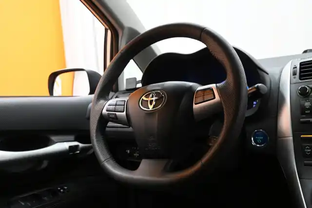 Harmaa Viistoperä, Toyota Auris – XPM-712