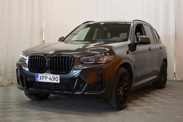 Harmaa Maastoauto, BMW X3 – XPP-490