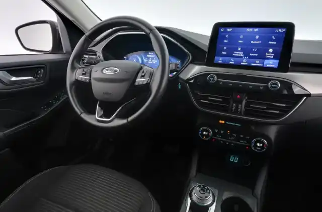 Harmaa Maastoauto, Ford Kuga – XPP-723