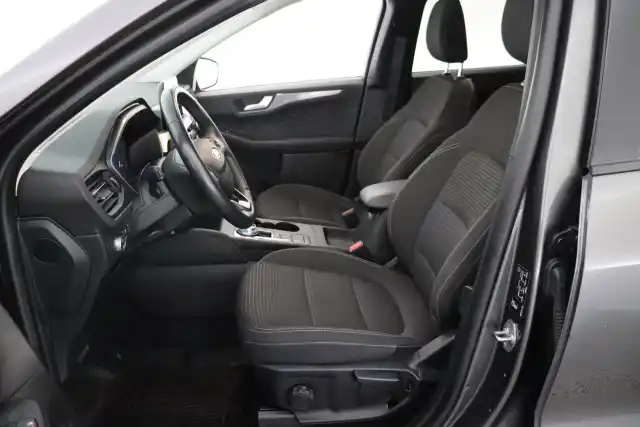Harmaa Maastoauto, Ford Kuga – XPP-723