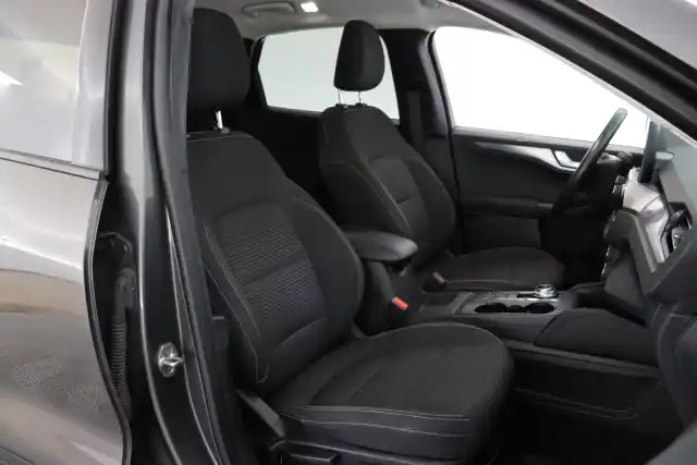 Harmaa Maastoauto, Ford Kuga – XPP-723