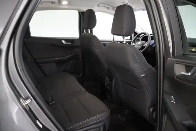 Harmaa Maastoauto, Ford Kuga – XPP-723