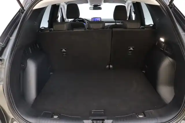 Harmaa Maastoauto, Ford Kuga – XPP-723
