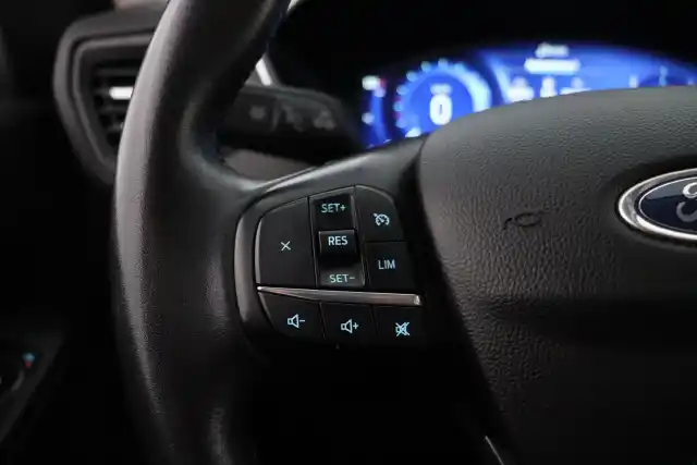 Harmaa Maastoauto, Ford Kuga – XPP-723
