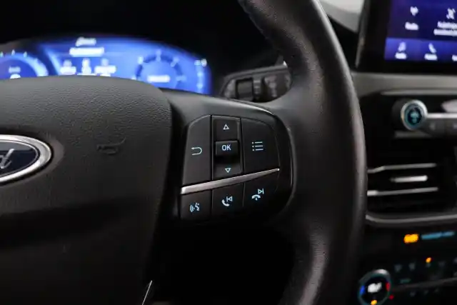 Harmaa Maastoauto, Ford Kuga – XPP-723