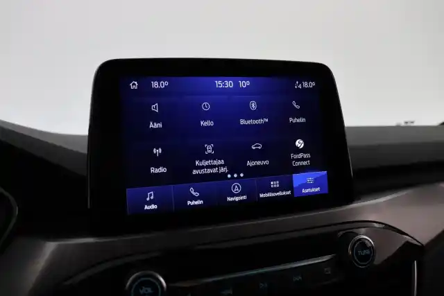 Harmaa Maastoauto, Ford Kuga – XPP-723