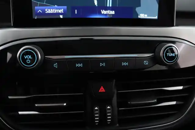 Harmaa Maastoauto, Ford Kuga – XPP-723