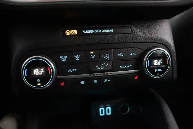Harmaa Maastoauto, Ford Kuga – XPP-723