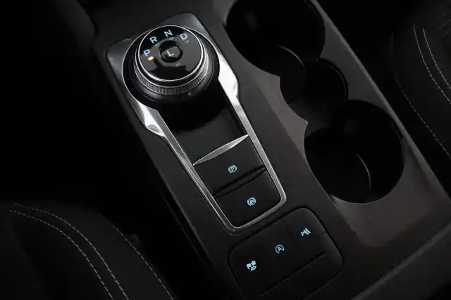 Harmaa Maastoauto, Ford Kuga – XPP-723