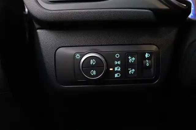 Harmaa Maastoauto, Ford Kuga – XPP-723