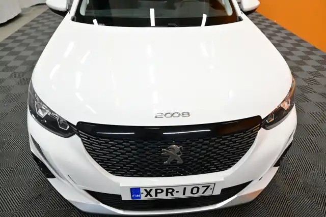 Valkoinen Maastoauto, Peugeot 2008 – XPR-107