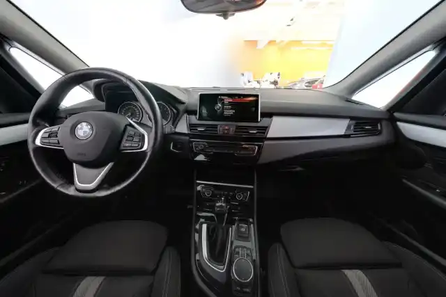 Harmaa Farmari, BMW 225 – XPR-485