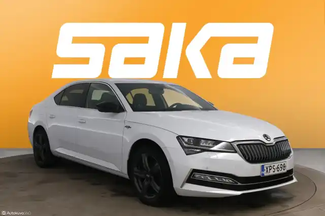 Valkoinen Sedan, Skoda Superb – XPS-698
